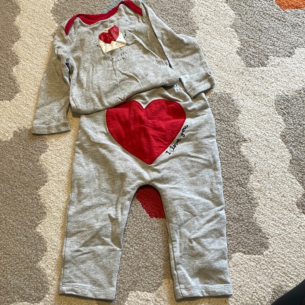 Baby Gap Valentine’s Day set. Onesie and pants.